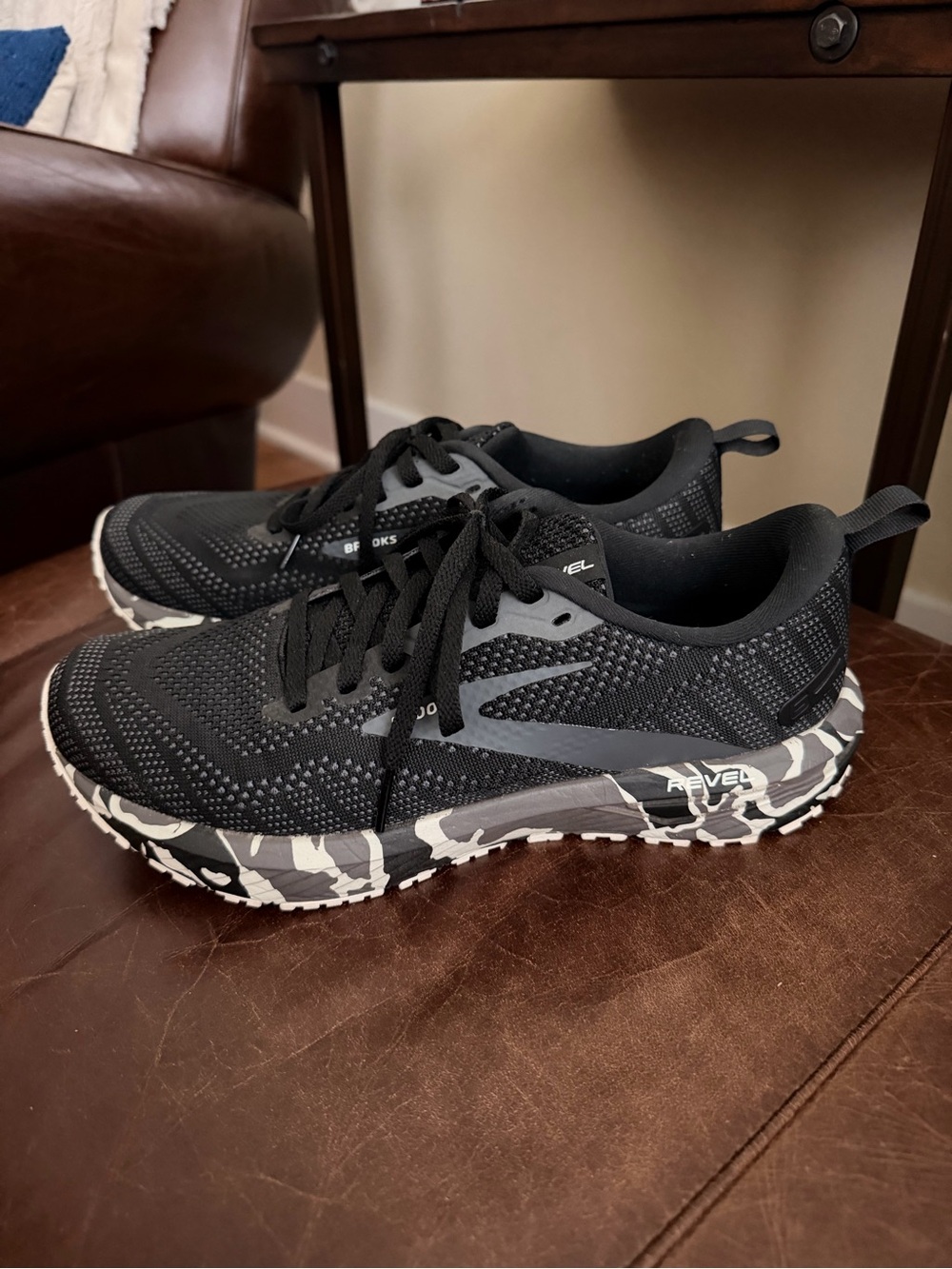 Brooks Women’s Revel 6 Running Shoe in Color: Black/Luna Rock. EUC. Worn twice. - Picture 4 of 7